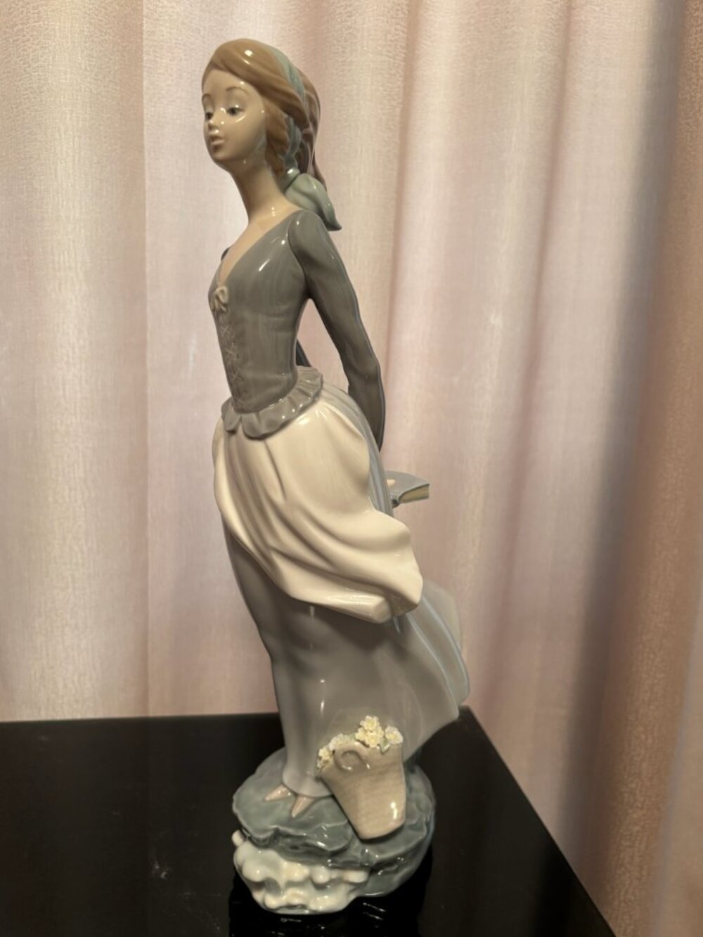 Vintage Lladro Sea Breeze Porcelain Figurine 4922-Retired